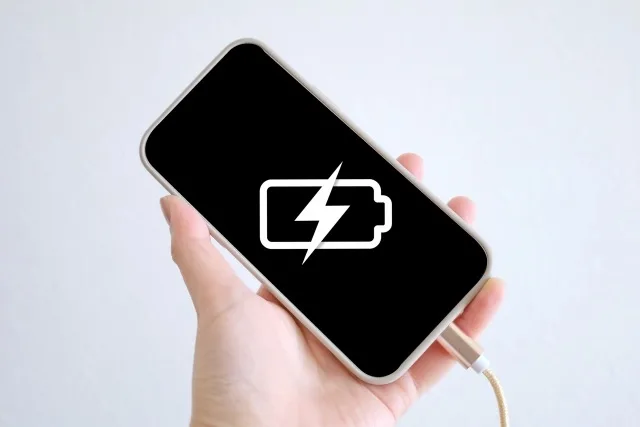iPhone 16eのバッテリーが早く減る問題 - 原因と解決策