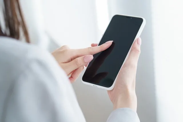 【2025年最新】スマホの予測変換をスッキリリセット！iPhone・Android別の簡単手順