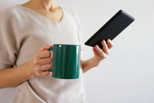 Kindleダークモード完全ガイド｜設定・解除方法と使い方のコツ