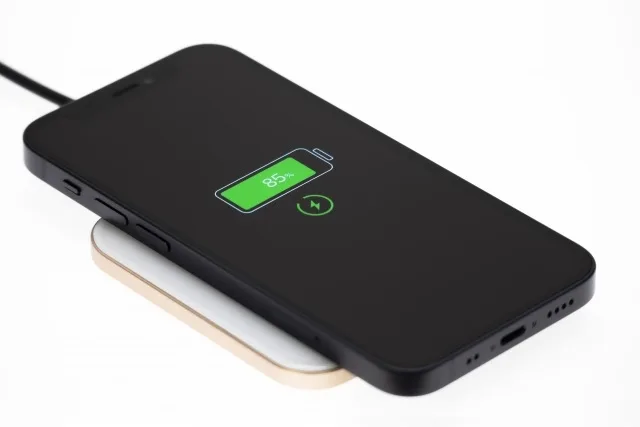 【解決済み】iPhoneが80%で充電止まる理由｜今すぐ100%にする裏技も公開
